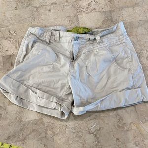 Vanilla Star Cuffed Khaki Shorts Size 7